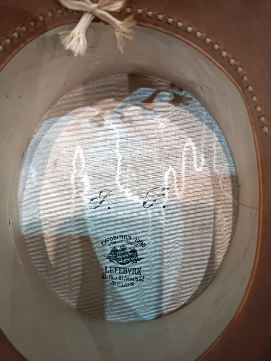 Explore our collection of Victorian beaver skin top hats by Lefebvre. Grab your award-winning, gold medal hat in perfect condition today! Diameter size 17 cm.