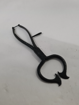 Discover our Victorian cast-iron sugar cutters! Each piece's unique patina reflects its rich history. Browse now and upgrade your kitchen tools collection!