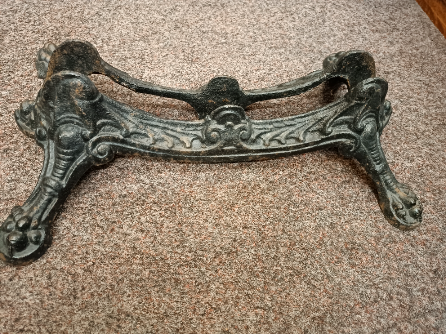 uploads/Victorian-Castle-Iron-Bicycle-Rack-216a6e0a6faf132aws.jpg