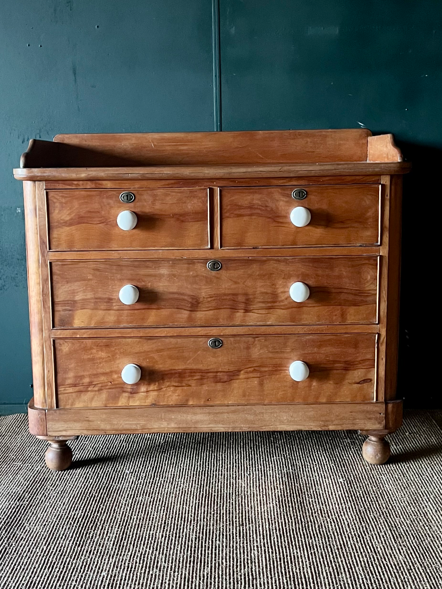 uploads/Victorian-Solid-Pine-Antique-Chest-Of-Drawers-2-over-2-with-White-Ceramic-Knobs-23076553575a165cbaws.jpg