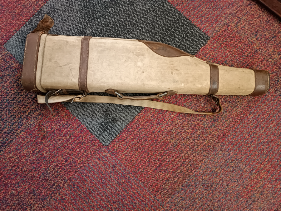 Discover our Vintage Canvas Gun Slip, 74 cm long with a comfy shoulder strap. Safeguard your firearm in style. Browse and order yours today!