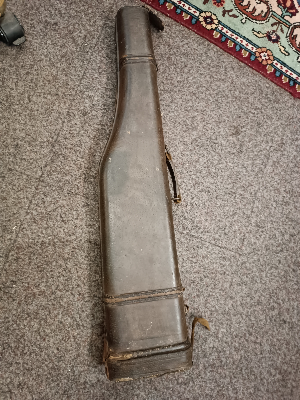 Explore our collection of Vintage Leather Gun Slips, measuring at 80 cm long. Enhance your hunting experience. Grab yours now.