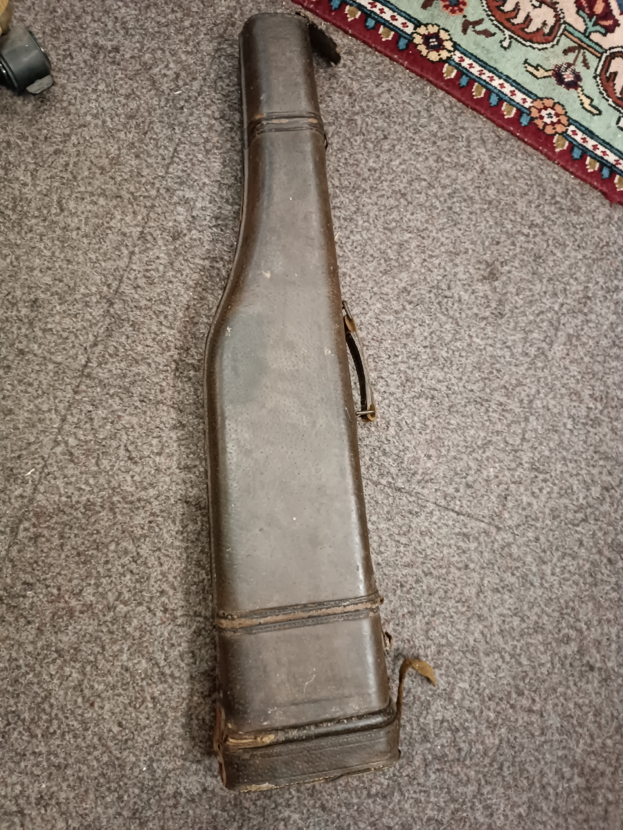 Explore our collection of Vintage Leather Gun Slips, measuring at 80 cm long. Enhance your hunting experience. Grab yours now.