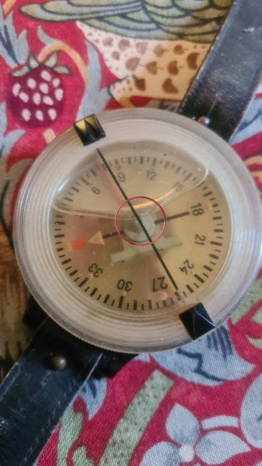uploads/WW2-German-Aviators-Compass-In-White-216756db7ec536baws.jpg