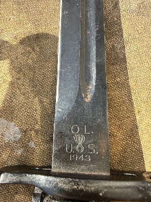 A rare 1943 US M1 Garand 10” un-shortened bayonet marked "OL", no scabbard. Produced by Oneida Ltd. Only 60,000 bayonets produced by Oneida.

In excellent condition.