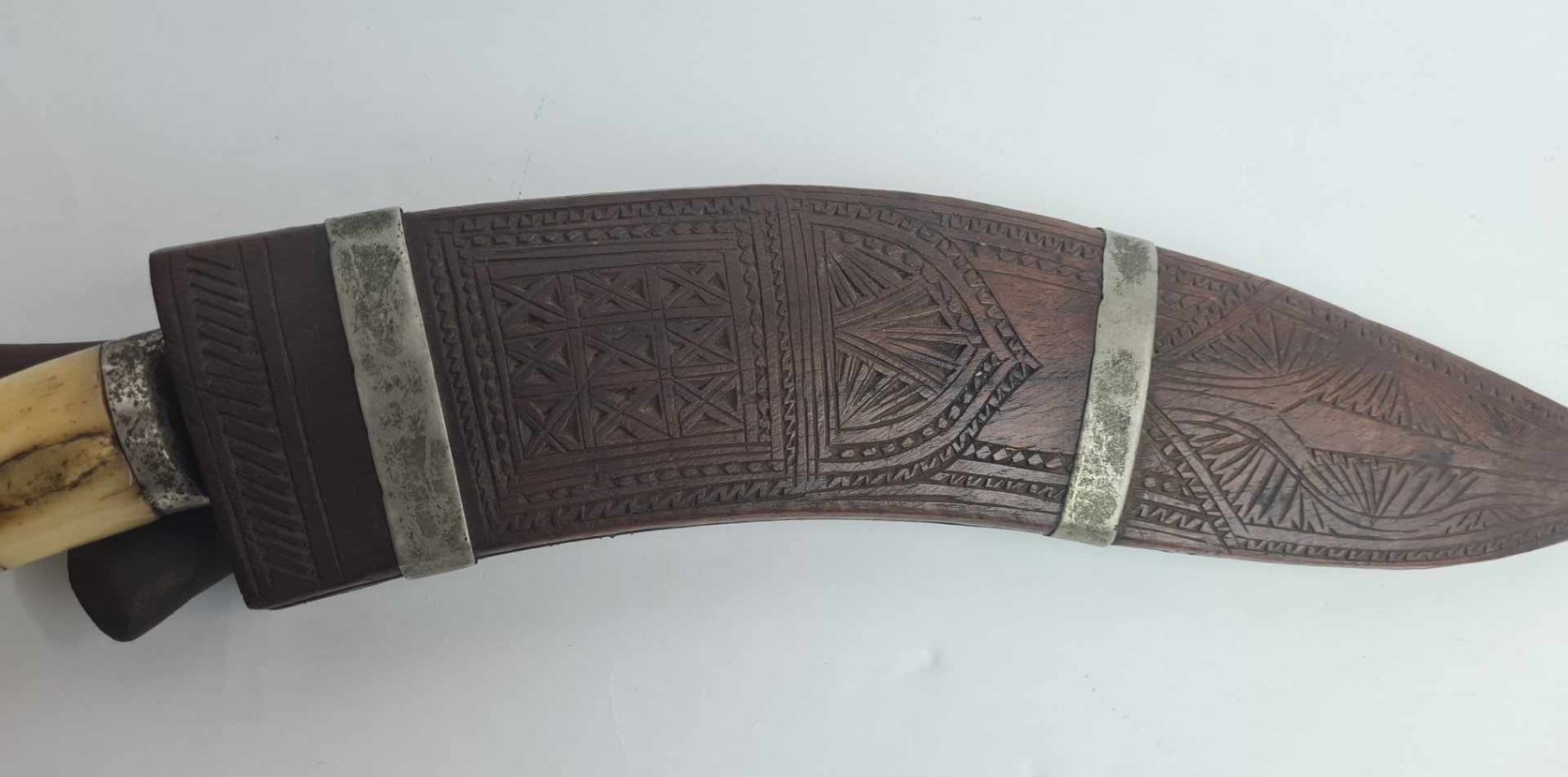 Discover our WW2 period bone hilted kukri, ideal for collectors. Admire its unique Newari carving and quality nickel plating. Named to Rifleman Osborne, it's in mint condition!