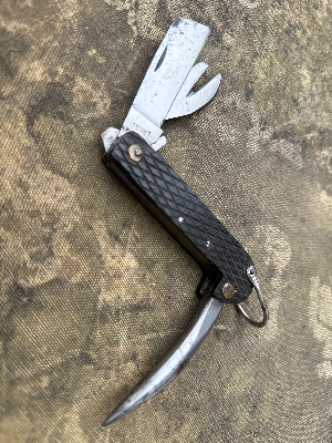 A lovely early war Royal Navy jack knife/multi tool by Empire. No date.

Believed to be early war due to the use of brass which increasingly become in short supply from 1943 onwards and was replaced by lesser vital materials.