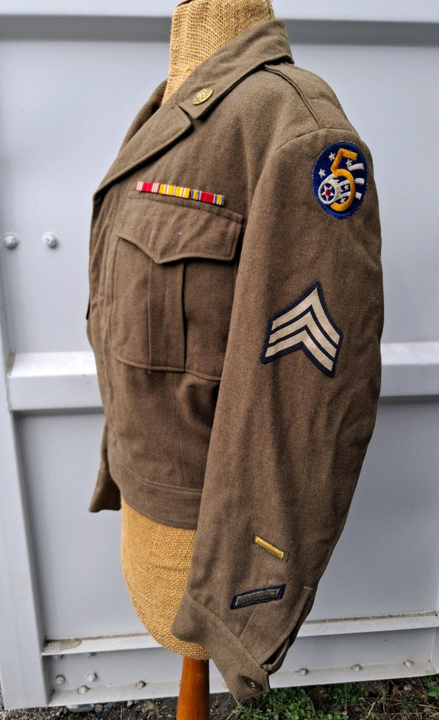 uploads/WW2-USAAF-5th-Air-Force-Ike-jacket-1944-Japan-21689769278e713aws.jpg