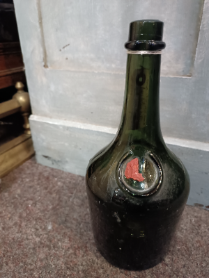 Discover our rare 1890-1910 French Benedictine glass bottle with a wax seal. At 27 cm tall it's a must for any collector. Shop now for antique treasures!