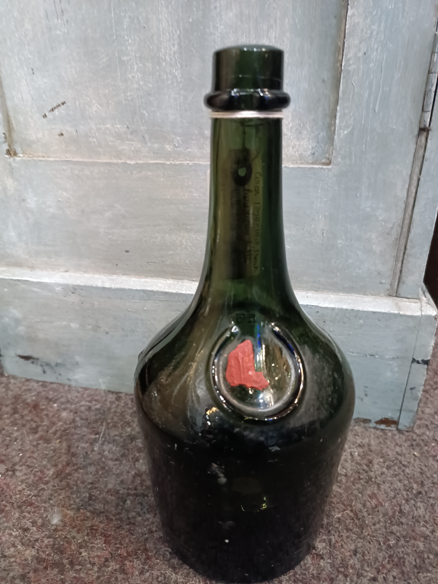 uploads/Wax-Sealed-Benedictine-Glass-Bottle--Circa-18901910-21671fbb8919a12aws.jpg