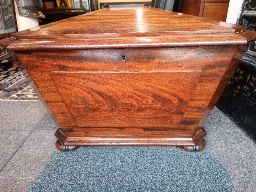 uploads/William-IV-Mahogany-Cellaret-Of-Sarcophagus-Form-2167124fb2760baaws.jpg