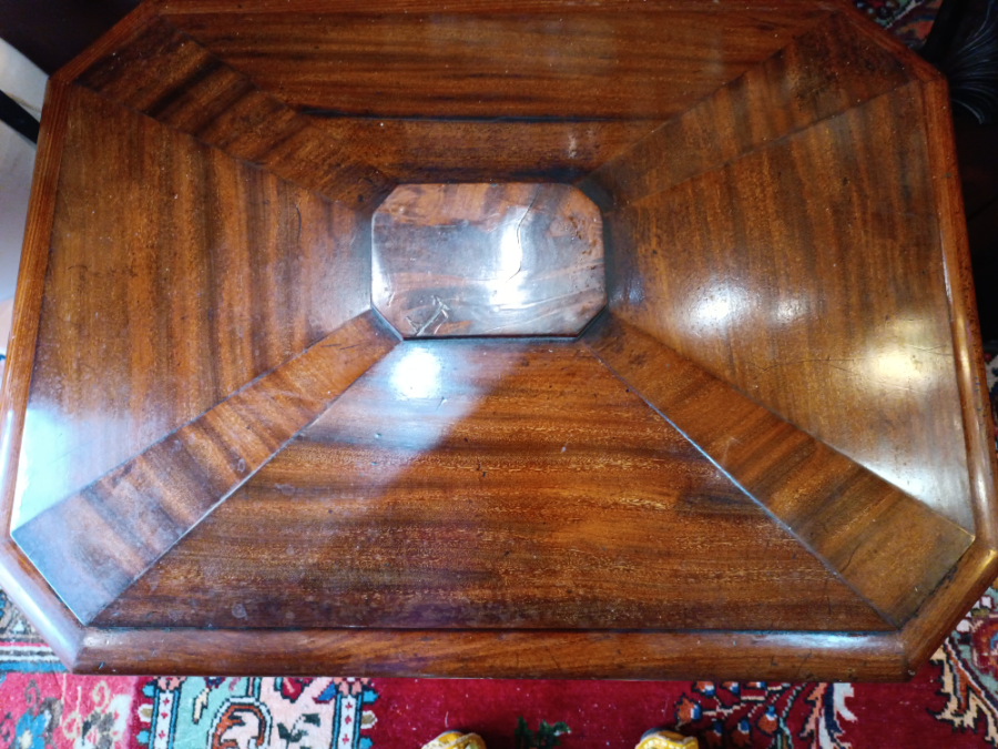 Explore our selection of William IV Mahogany Cellaret with exquisite design and great condition. Add a vintage touch to your home. Shop now!