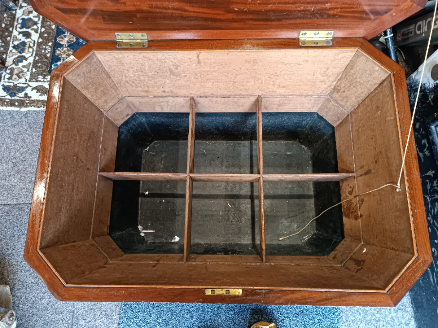 Explore our selection of William IV Mahogany Cellaret with exquisite design and great condition. Add a vintage touch to your home. Shop now!