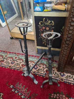 Discover our large range of 18th-century wrought iron gridirons. Exceptional quality and up to 28 inches tall! Shop now and elevate your antique collection.