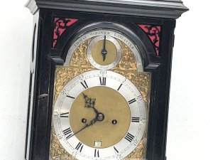 Pull repeat fully serviced and cleaned in excellent working order and condition is very good, comes with all working keys, beautiful engraving back plate and dial, well known clockmaker of the 18th century nice ebonised clock, height being 53cm length 29cm depth 19cm, preferred collection only, but can arrange uk specialist delivery service.
