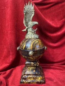 Antique Georgian cast iron table centrepiece, circa 1800, featuring a stooping eagle atop a globe and obelisk with a scumbled painted finish. A large, heavy decorative piece. Dimensions: 53 cm high, obelisk width 21 cm, with a 21 cm square base. For further information, please call the museum curator on 07707 488566.