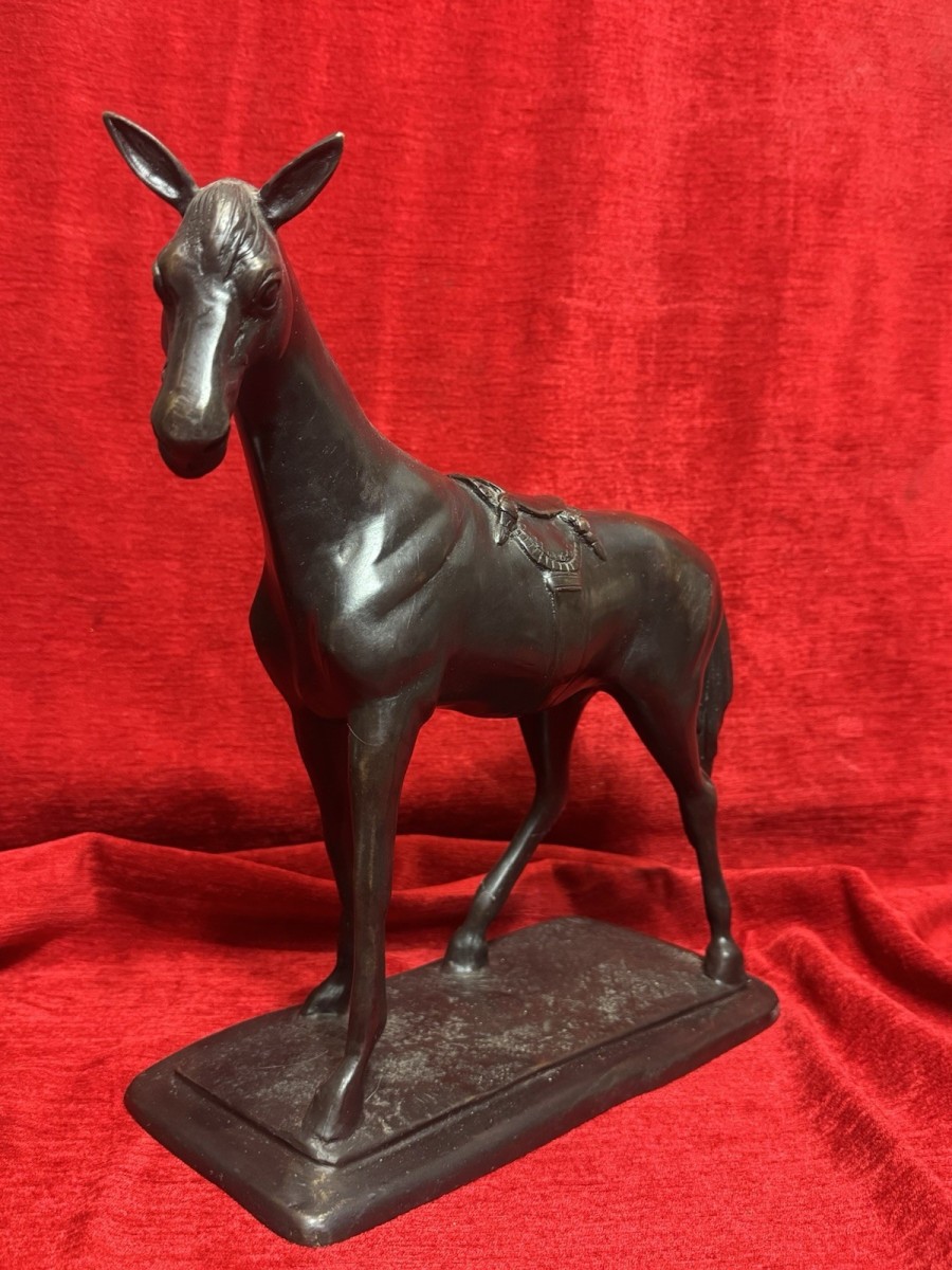 Antique Bronze Thoroughbred Race Horse Statue On Stadium Shapes Base Pediment