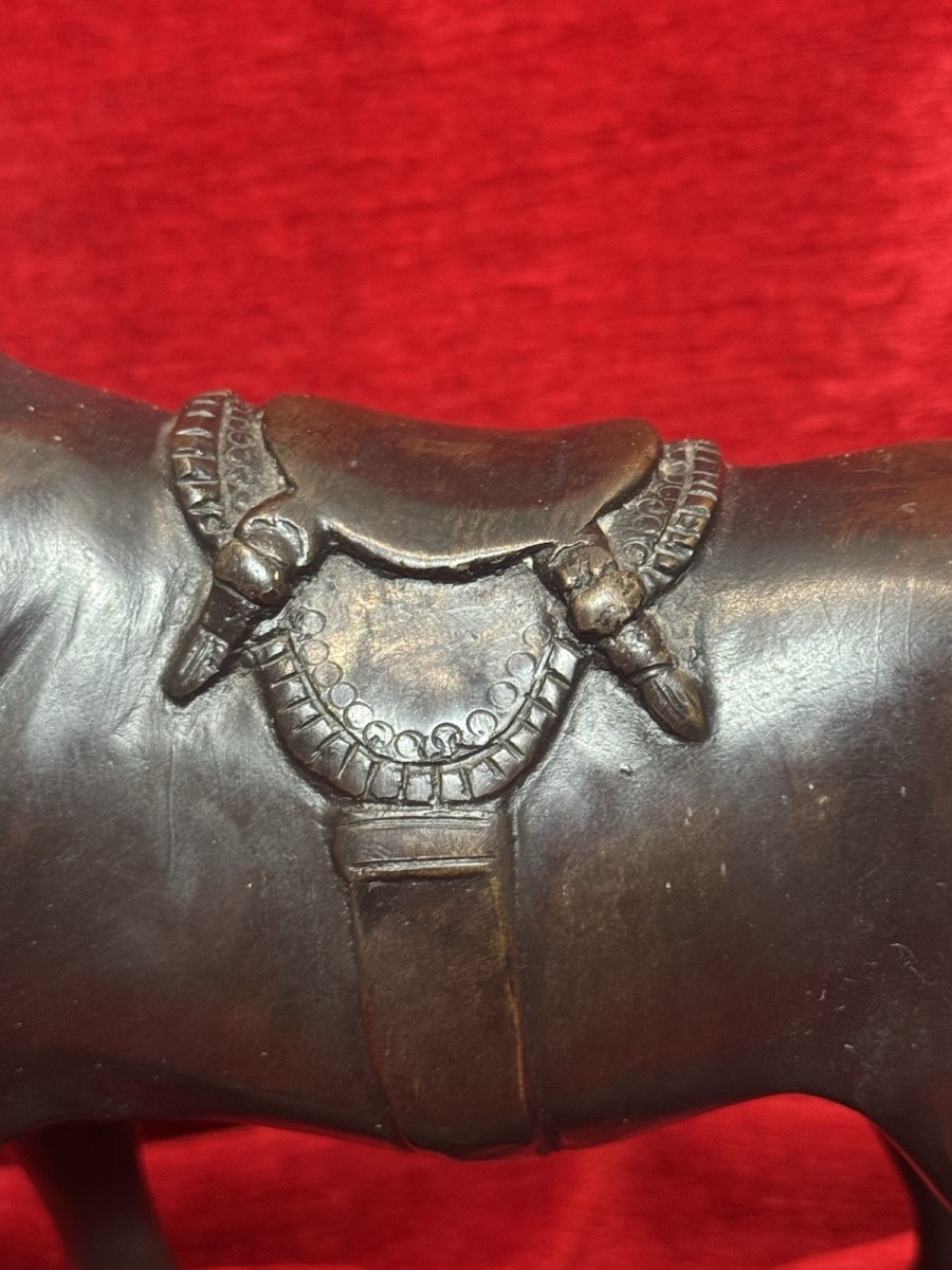 Antique Bronze Thoroughbred Race Horse Statue On Stadium Shapes Base Pediment