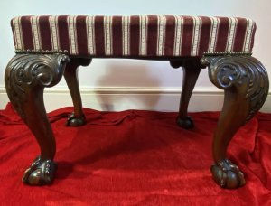 Period Antique Regency Red Walnut Footstool With Elegant Claw And Ball Feet Circa - 1830 Composition - Red Walnut Frame Listing Description Early 19th Century Period Fine Quality Regency Footstool With Solid Rich Red Walnut Frame. Craftsman Made With Intricately Hand Carved Scroll Legs With Large Ornate Acanthus Leaf Decoration, With Raven Claw And Ball Structured Feet. A Deep Burgundy And Cream Regency Striped Brocade Seat With Brass Stud Detailing. Dimensions In Inches Height 18" From Floor Width 24.5" Depth 19"