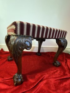 Period Antique Regency Red Walnut Footstool With Elegant Claw And Ball Feet Circa - 1830 Composition - Red Walnut Frame Listing Description Early 19th Century Period Fine Quality Regency Footstool With Solid Rich Red Walnut Frame. Craftsman Made With Intricately Hand Carved Scroll Legs With Large Ornate Acanthus Leaf Decoration, With Raven Claw And Ball Structured Feet. A Deep Burgundy And Cream Regency Striped Brocade Seat With Brass Stud Detailing. Dimensions In Inches Height 18" From Floor Width 24.5" Depth 19"