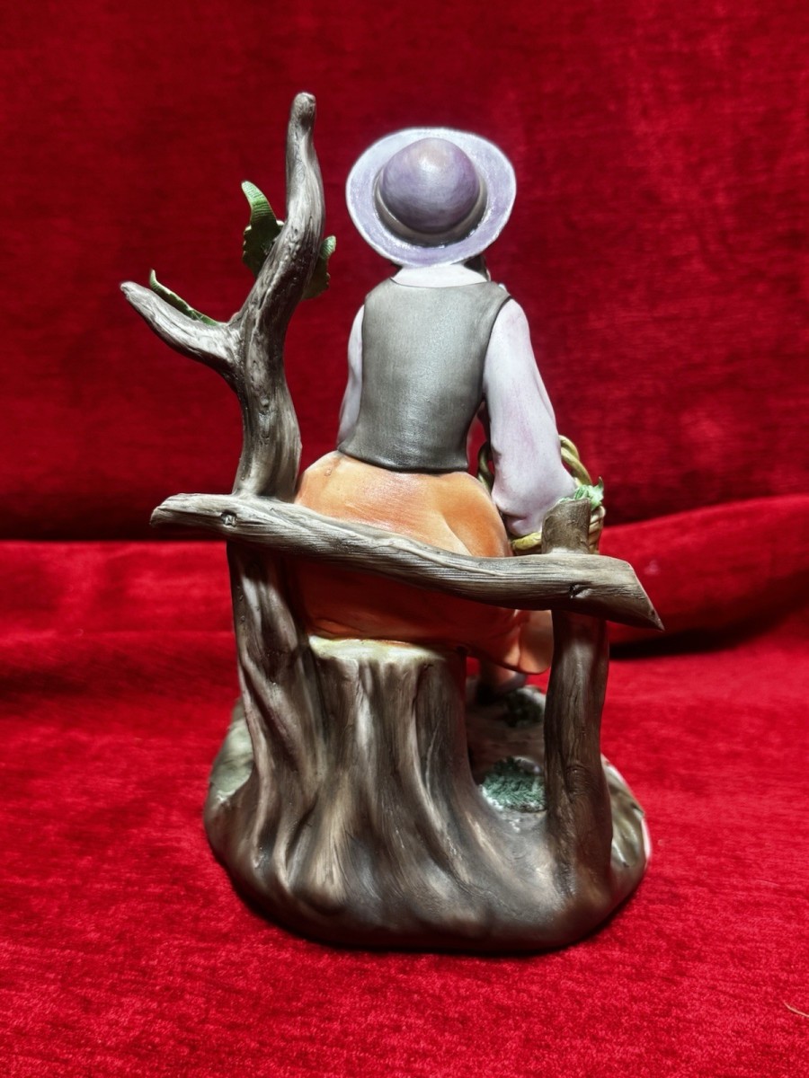 Fine Quality Capodimonte Porcelain Tale Of Boo Peep Figurine Stamped