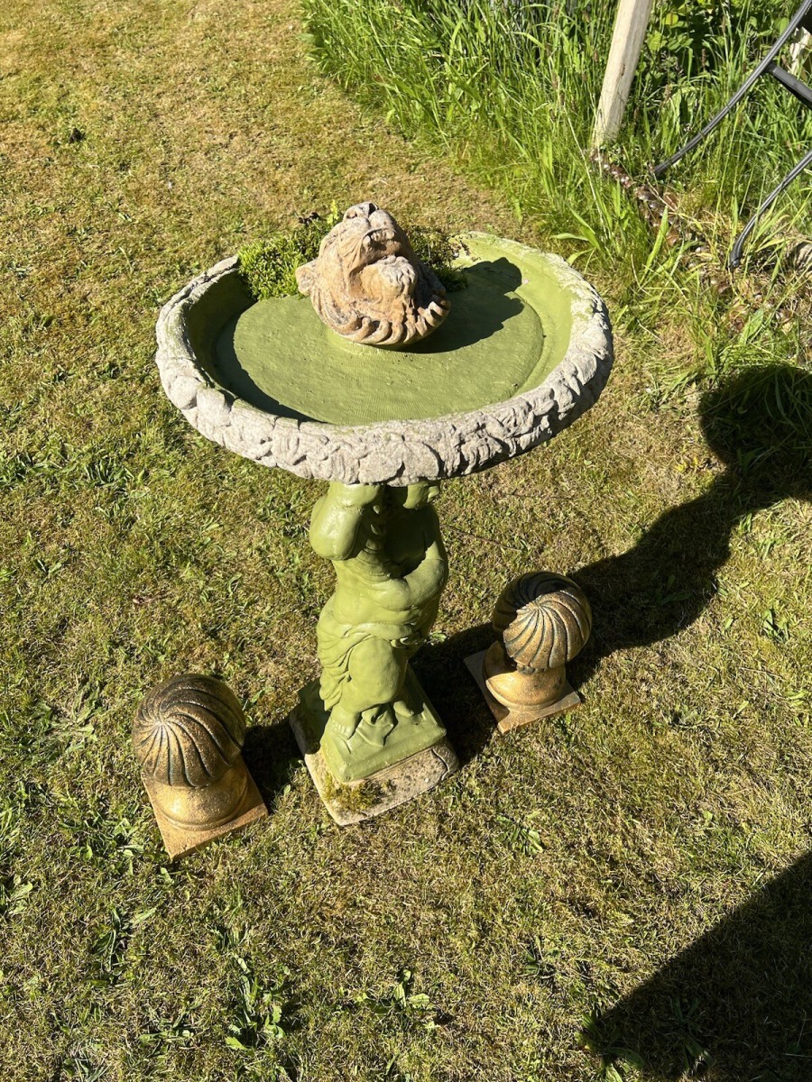 Cherub & Acanthus Leaf Bird Bath With Pair Of Conical Mounts