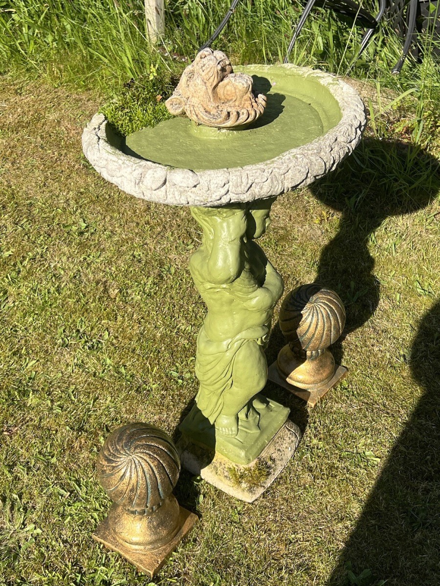 Cherub & Acanthus Leaf Bird Bath With Pair Of Conical Mounts