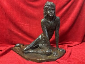 Contemporary Modern Art Sculpture Figural Nude Male Circa - 1990 Composition - Clay With Resin Coated Bronzed Glaze. Listing Description Modern Art Sculptural Exhibition Piece Of 'Unknown Sitter' Nude Male Posed Gazing Forward, Sitting Bearing Weight To Left Side, Bent Legs With Both Hands Flat To The Floor. Signed By Artist R Troki. Heavy Item Weight Approx 15KG Dimensions In Cms Height 43cm x Width 52cm x Depth 33cm For Further Information Please Call The Museum Curator On 07707 488566 Thank-you