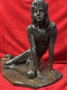 Contemporary Modern Art Sculpture Figural Nude Male Circa - 1990 Composition - Clay With Resin Coated Bronzed Glaze. Listing Description Modern Art Sculptural Exhibition Piece Of 'Unknown Sitter' Nude Male Posed Gazing Forward, Sitting Bearing Weight To Left Side, Bent Legs With Both Hands Flat To The Floor. Signed By Artist R Troki. Heavy Item Weight Approx 15KG Dimensions In Cms Height 43cm x Width 52cm x Depth 33cm For Further Information Please Call The Museum Curator On 07707 488566 Thank-you