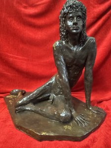 Contemporary Modern Art Sculpture Figural Nude Male Circa - 1990 Composition - Clay With Resin Coated Bronzed Glaze. Listing Description Modern Art Sculptural Exhibition Piece Of 'Unknown Sitter' Nude Male Posed Gazing Forward, Sitting Bearing Weight To Left Side, Bent Legs With Both Hands Flat To The Floor. Signed By Artist R Troki. Heavy Item Weight Approx 15KG Dimensions In Cms Height 43cm x Width 52cm x Depth 33cm For Further Information Please Call The Museum Curator On 07707 488566 Thank-you