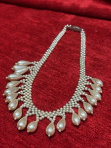 Antique Art Deco Teardrop and Seed Pearl Necklace With Silver Clasp Circa - 1920 Composition - Seed And Tear Drop Shaped Pearls Listing Description Stunning Feminine Antique Pearl Necklace Which Falls Into Teardrop Pearls Around Chest Line. Fair Condition Showing Signs of Wear Due to Age. Hangs 22cm In Length From Clasp When Closed.