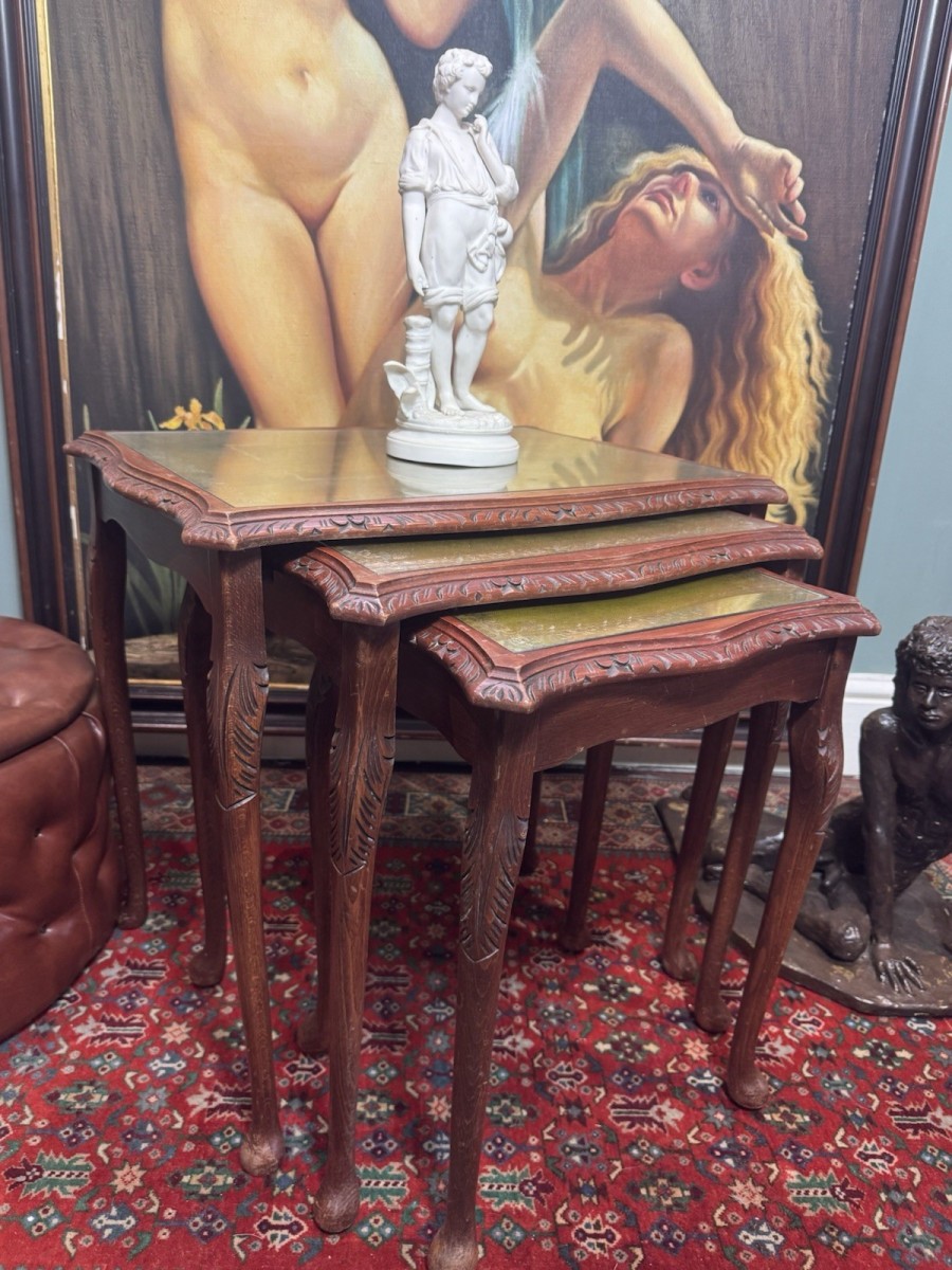 Regency Queen Anne Style Nest Of Three Tables In Rich Mahogany