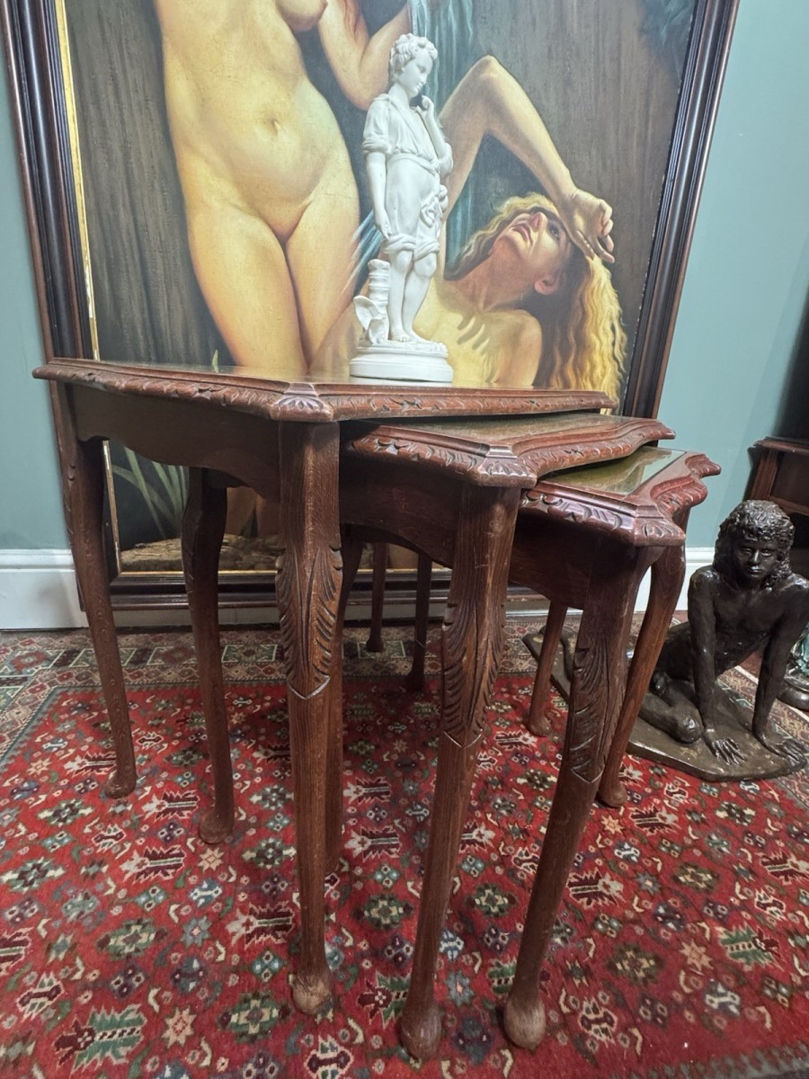 Regency Queen Anne Style Nest Of Three Tables In Rich Mahogany