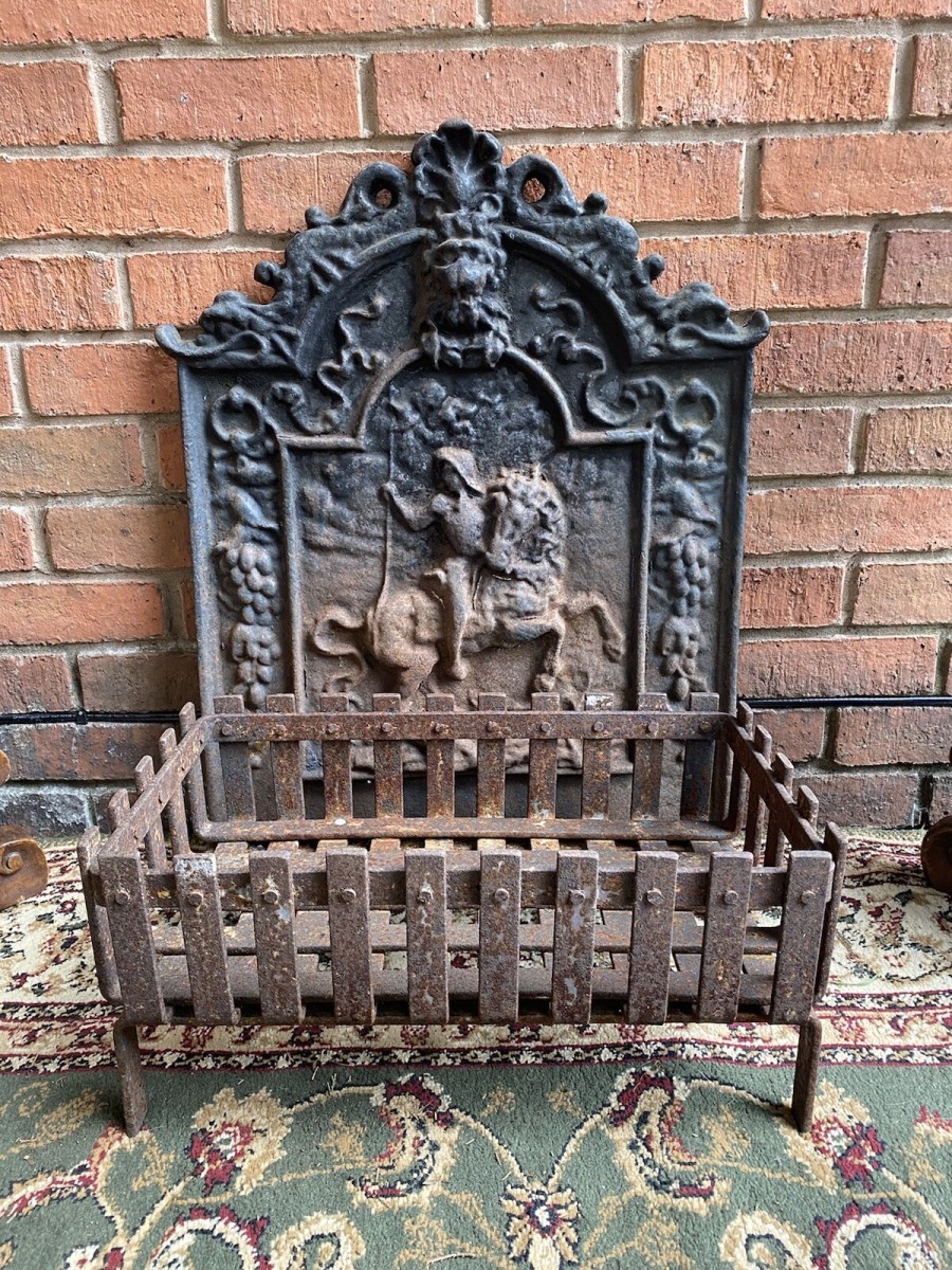 Museum Grade Edward Iii Rare Cast Iron Fire Back Plate With Basket Grate