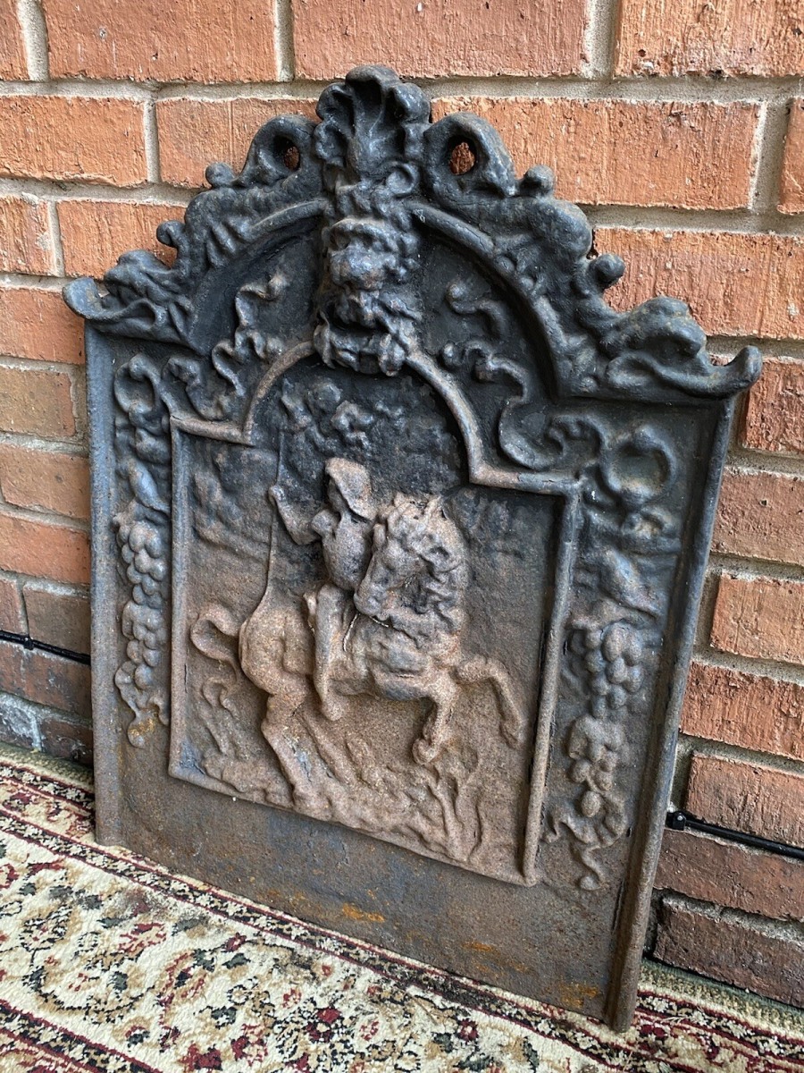 Museum Grade Edward Iii Rare Cast Iron Fire Back Plate With Basket Grate