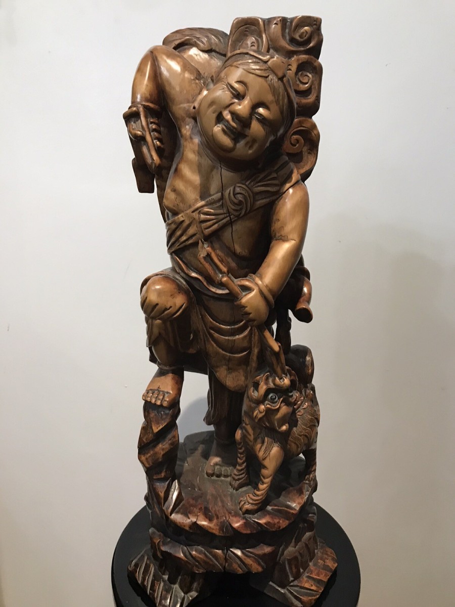 Late 19th Century Oriental Chinese Foo Man Sculpture Carved In Fruitwood