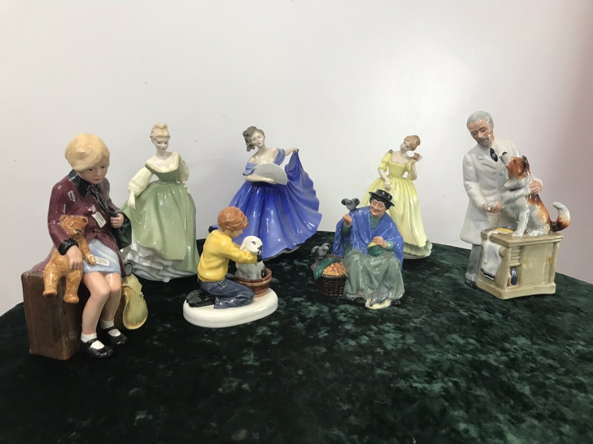 Amazing Rare Collection Of Royal Doulton 7 Figurines Signed And Numbered