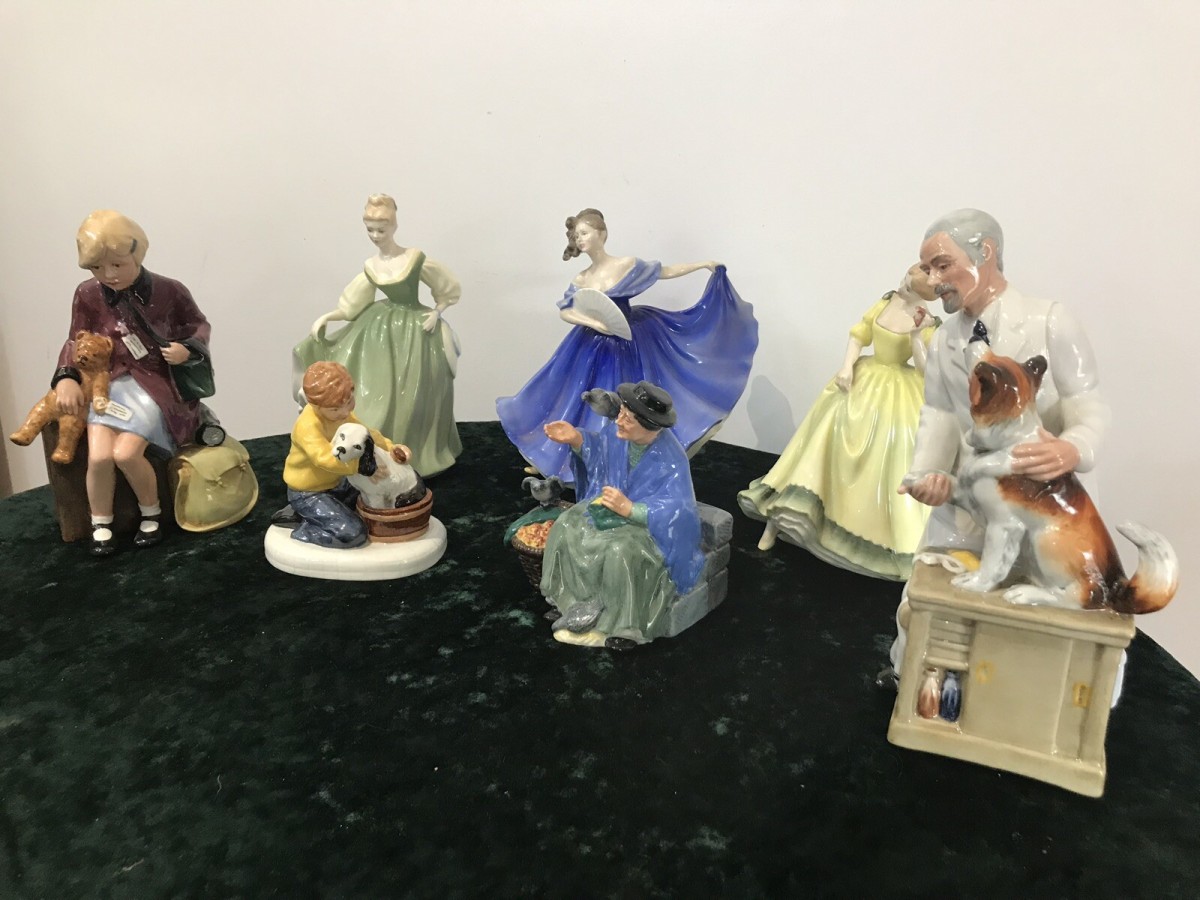 Amazing Rare Collection Of Royal Doulton 7 Figurines Signed And Numbered