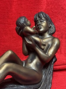 Mother And Child Bronzed Figurine By The Leonardo Collection Composition - Resin With Bronze Glaze Listing Description Posed Nude Female Holds Up Young Infant Child. Stunning Quality Figurine With Detailed Features. Green Baize Base Stamped Leonardo Collection. PristineCondition Dimensions In Cms Height 19cm X Width 21cm X Depth 12cm