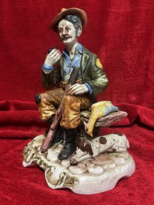 The Gamekeeper Capodimonte Figurine Porcelain Circa - 1970's Vintage Composition - Hard Paste Porcelain Listing Description Italian Hand Painted Capodimonte Porcelain Figurine, Depicting A Gamekeeper Resting With his Dog And Retrieved Bird. Dimensions In Cms Height 28cm X Width 22cm X Depth 18cm
