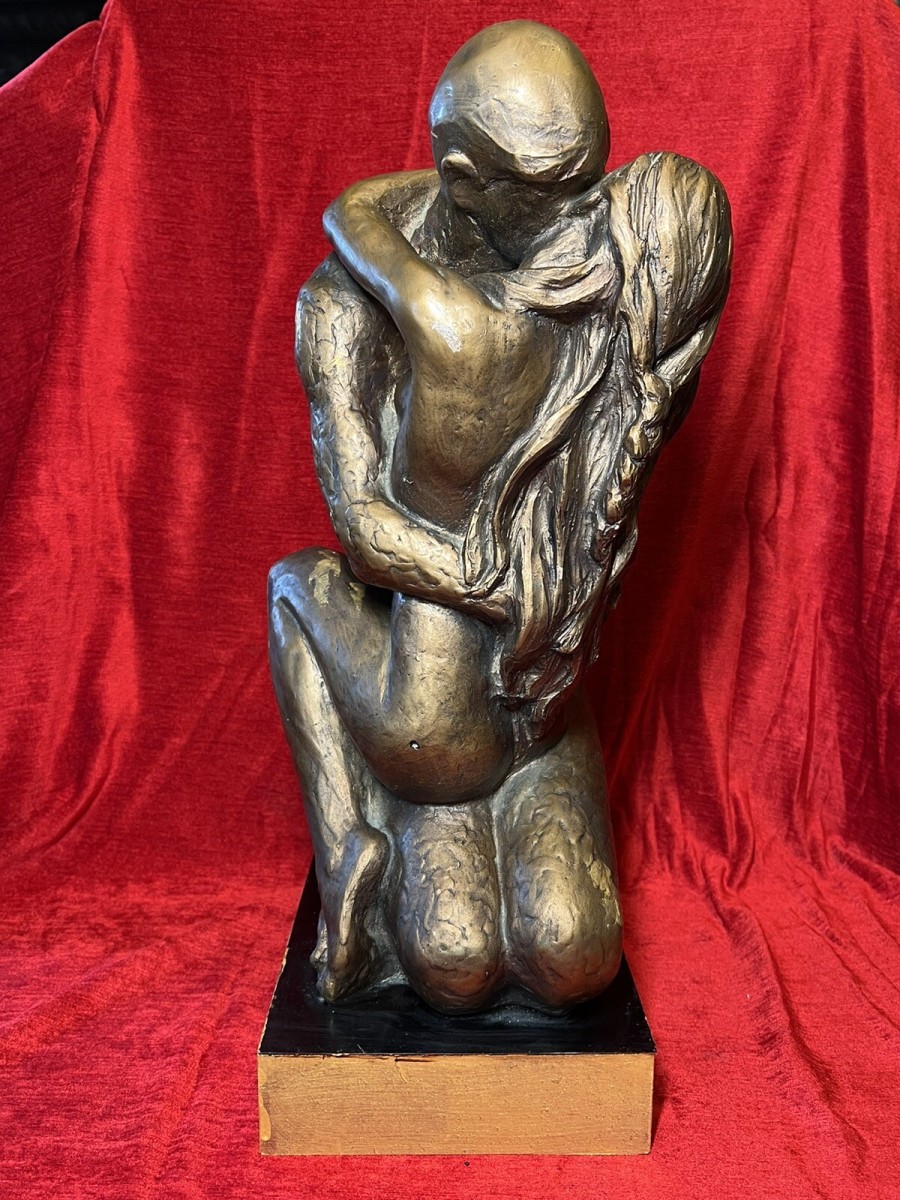 Large Klara Server 1981 For Austin 'couples Embrace' Chalkware Sculpture
