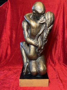 Large Contemporary Klara Server 1981 For Austin 'Couples Embrace' Chalkware Sculpture Circa - 1981 20th Century Composition - Bronzed Chalk Ware Listing Description Rare Large Three Dimensional Showpiece Sculpture By American Sculptor Klara Server Of Nubile Couple Kneeling Posed Embracing. Intriguing Piece With Long Haired Females Arms Wrapped Around The Males Neck, Her Face In Clear View From Above. The Males Arms Wrapped Around The Females Waist His Face Unseen. Wonderful Textural Piece With Bronzed Colouration Set Upon Rectangular Plinth With Gilt Edge. Dimensions In Inches Height 19.5" Base Width 11" x 7"