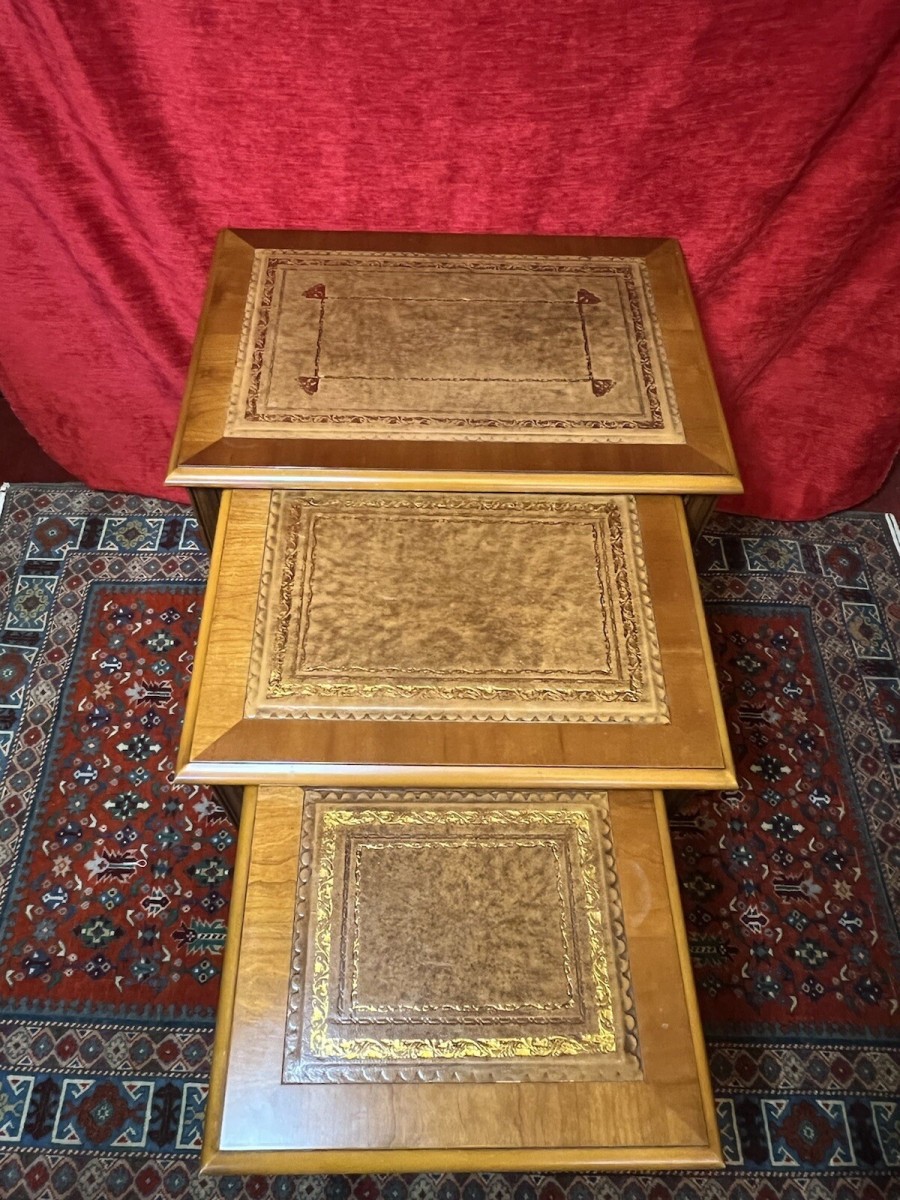 Chippendale Style Elmwood Trio Of Nesting Tables With Tan Leather Tops