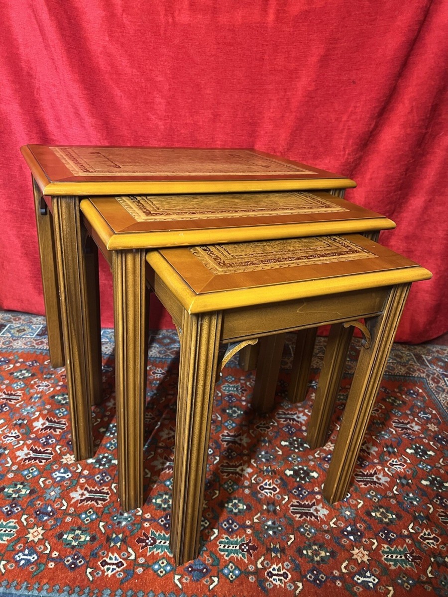 Chippendale Style Elmwood Trio Of Nesting Tables With Tan Leather Tops