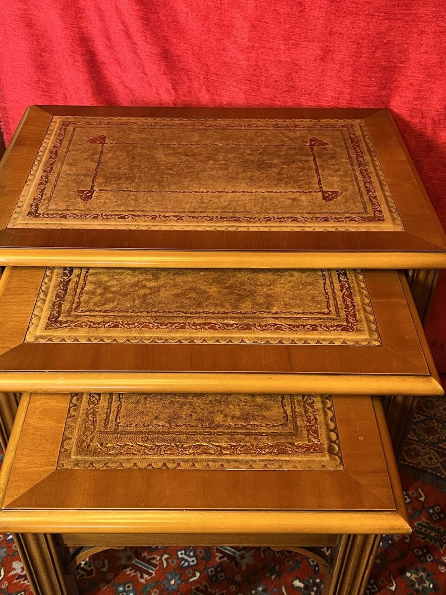Chippendale Style Elmwood Trio Of Nesting Tables With Tan Leather Tops
