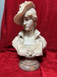 Italian Arnaldo Giannelli Neoclassical Style Lady In Feather Plume Hat Marble Bust Circa - 20th Century Composition - Moulded And Solid Marble Listing Description Fine Quality Marble Bust Depicting A Victorian Lady Of Importance. Beautifully Elegant Faced Female, Wearing High Collar, English Rose Bodice And Ornamental Neck Chain. A Large Side Sitting Hat With Bow And Feather Plume. Bust Sits Upon Red Grained Marble Cylindrical Pediment Base. Large Size & Heavy Item. Dimensions In Cms Height 43cm X Width At Shoulder 26cm X Depth 20cm For Further Information Please Contact The Museum Curator Directly On 07707 488566 Thank-you.