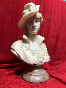 Italian Arnaldo Giannelli Neoclassical Style Lady In Feather Plume Hat Marble Bust Circa - 20th Century Composition - Moulded And Solid Marble Listing Description Fine Quality Marble Bust Depicting A Victorian Lady Of Importance. Beautifully Elegant Faced Female, Wearing High Collar, English Rose Bodice And Ornamental Neck Chain. A Large Side Sitting Hat With Bow And Feather Plume. Bust Sits Upon Red Grained Marble Cylindrical Pediment Base. Large Size & Heavy Item. Dimensions In Cms Height 43cm X Width At Shoulder 26cm X Depth 20cm For Further Information Please Contact The Museum Curator Directly On 07707 488566 Thank-you.