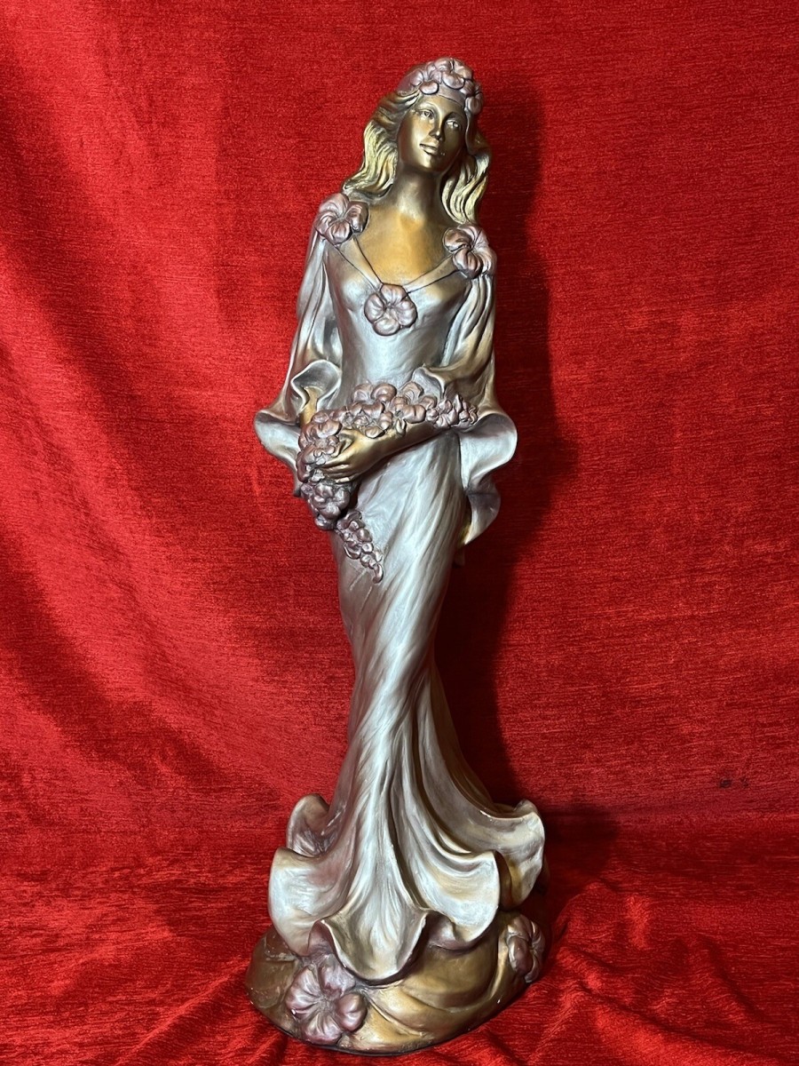 Sculptor Alice Heath 'princess With Hibiscus Bouquet' Ornamental Showpiece