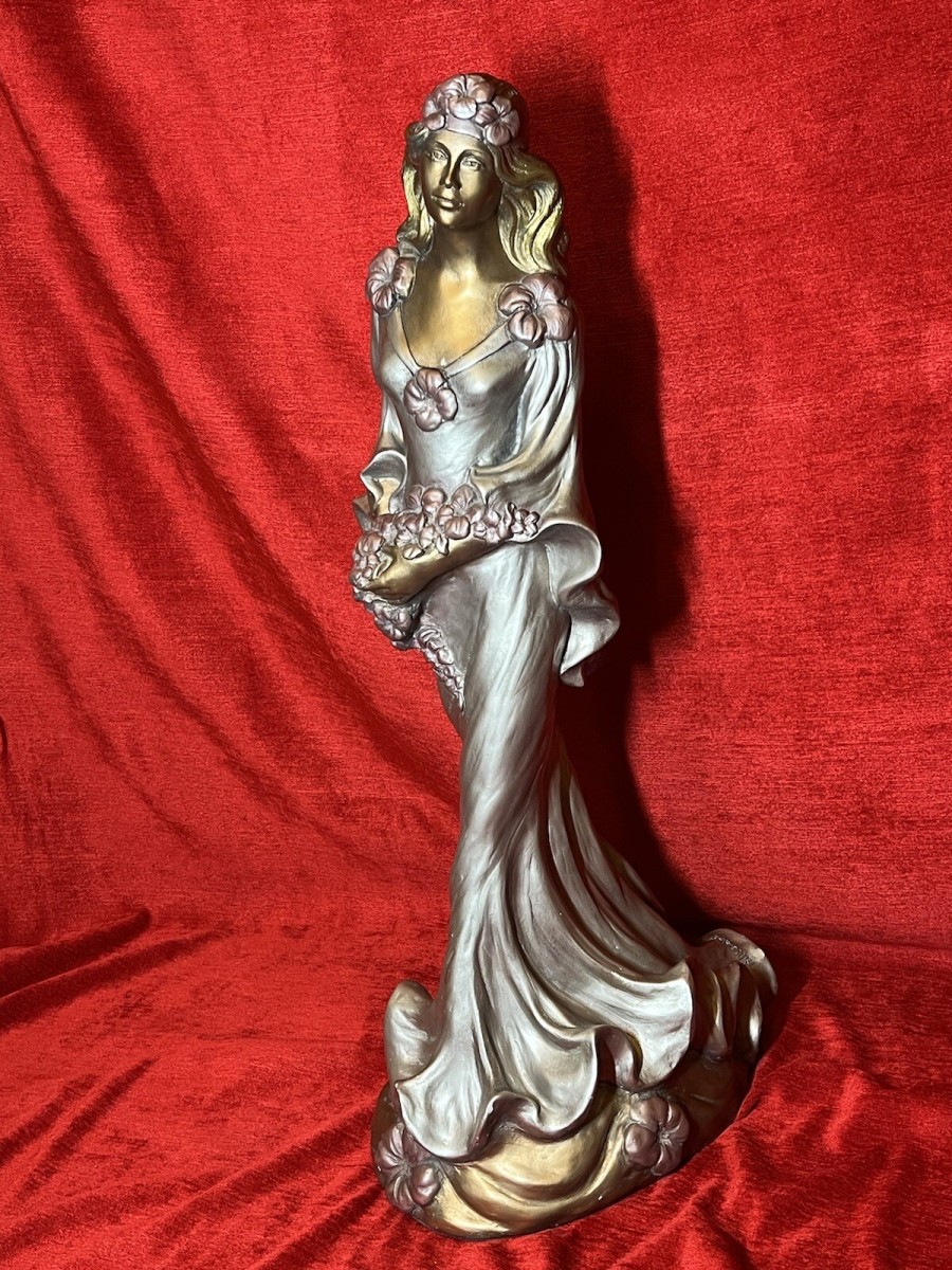 Sculptor Alice Heath 'princess With Hibiscus Bouquet' Ornamental Showpiece