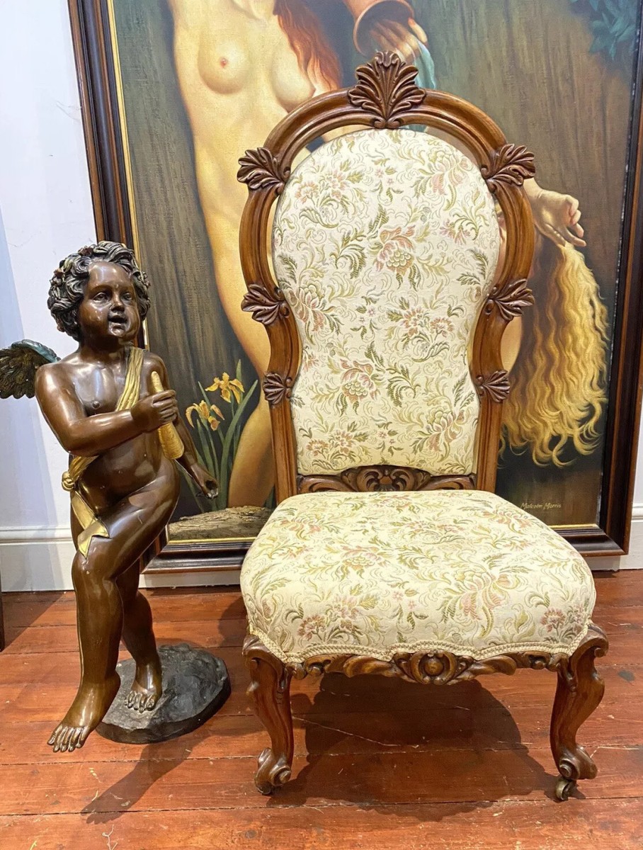 Primary image for Queen Victoria Walnut Palace/ Boudoir Chair Adorned With Acanthus Leaves Motifs